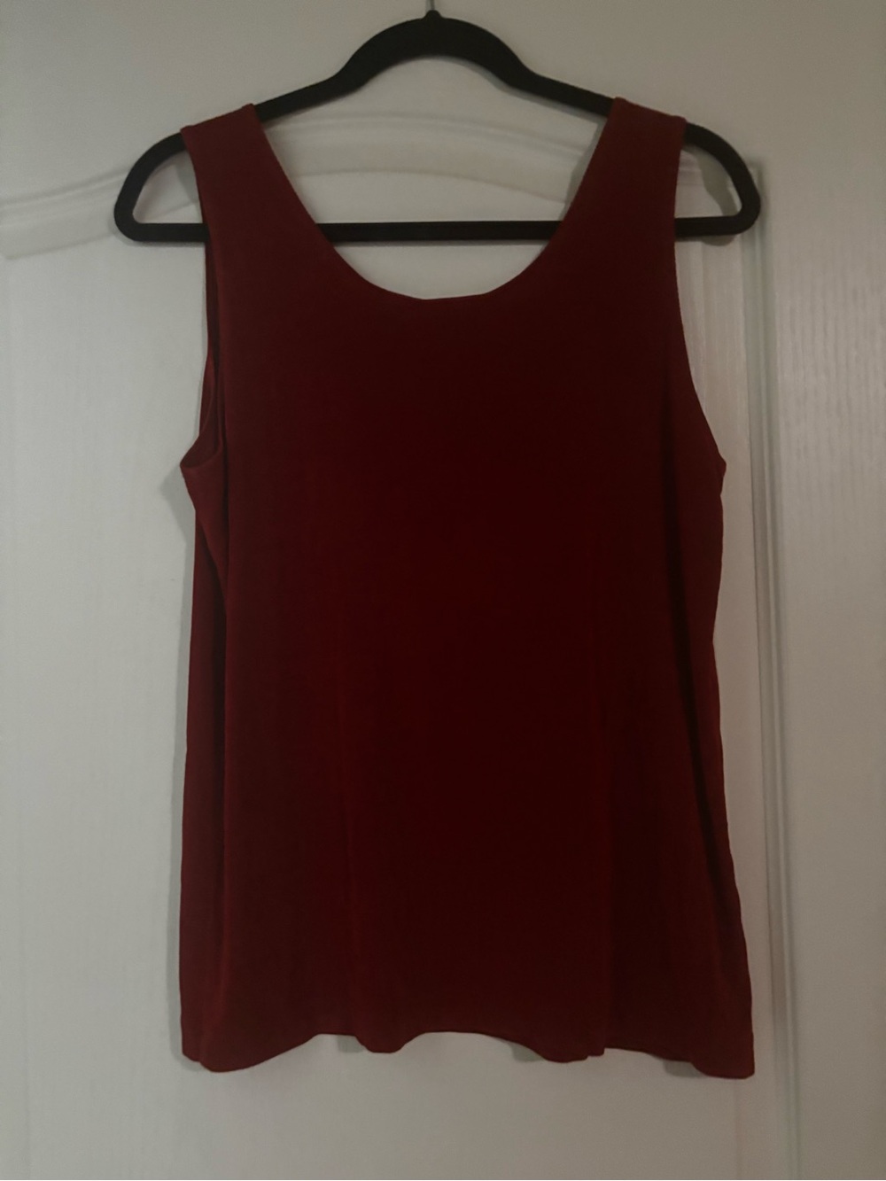 Women’s Sleeveless Scoop Neck Tank Top - Burgundy